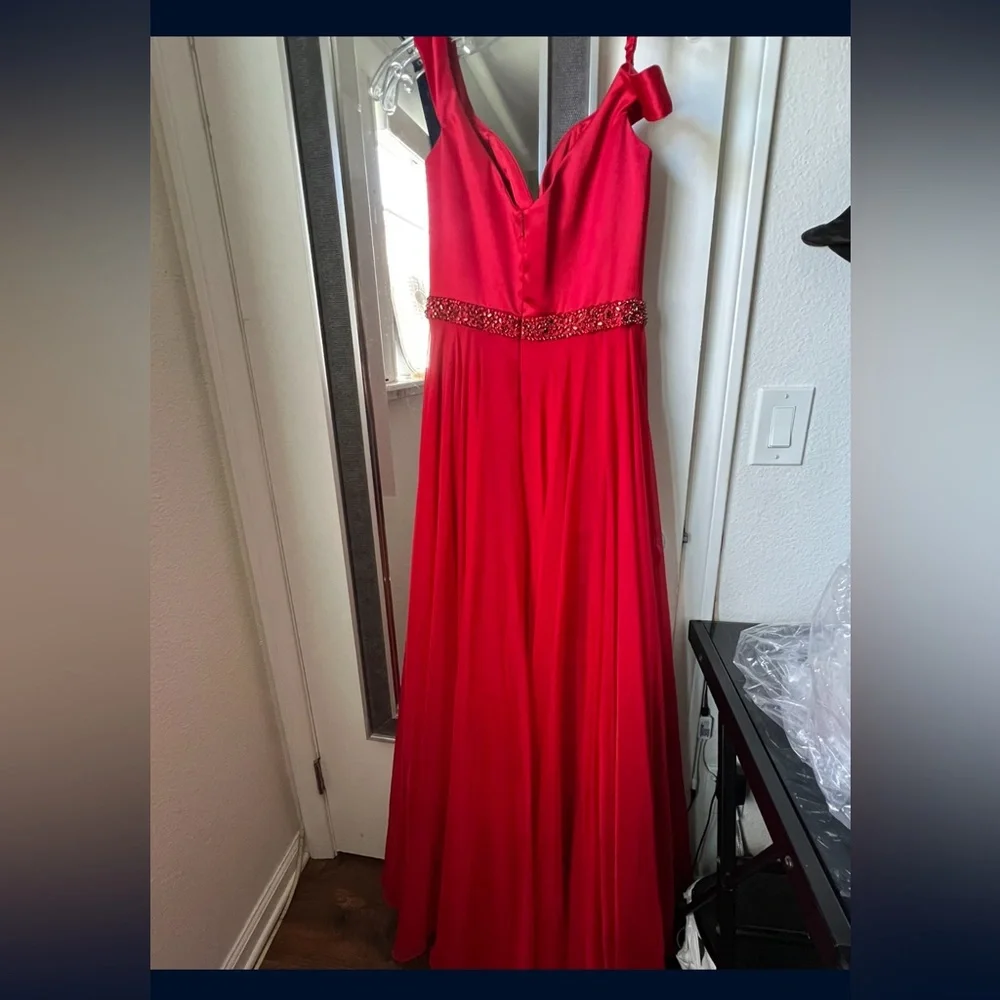 Dress - Picture 3 of 3